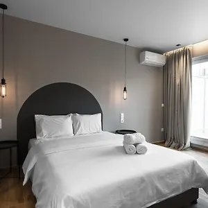 Big Apple, Nilie Hospitality Mgmt Yunanistan
